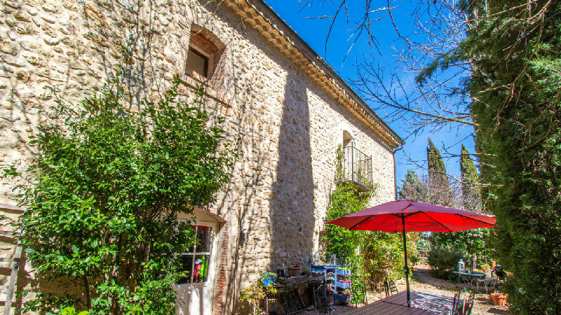 Fairytale-like Provençal stone house, 6 ensuite bedrooms, separate 2-bed apartment, pool, near lake - 3