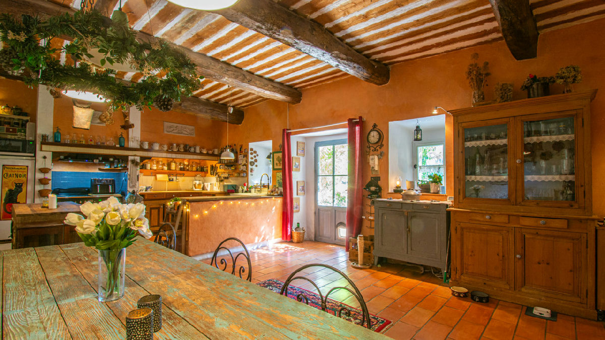 Fairytale-like Provençal stone house, 6 ensuite bedrooms, separate 2-bed apartment, pool, near lake - 6