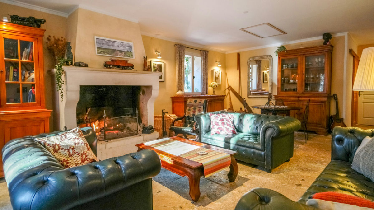 Fairytale-like Provençal stone house, 6 ensuite bedrooms, separate 2-bed apartment, pool, near lake - 8