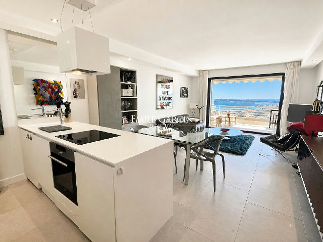 Apartment with panoramic sea views - 2