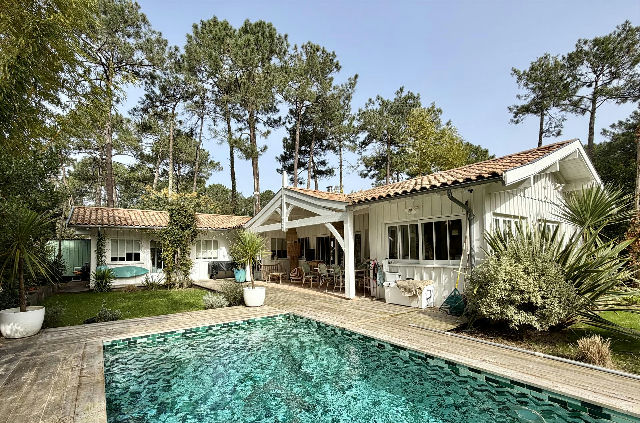 Cap-Ferret, between basin and ocean, charming wooden villa, 4 bedrooms, 3 bathrooms, heated swimming pool, 3 sheds