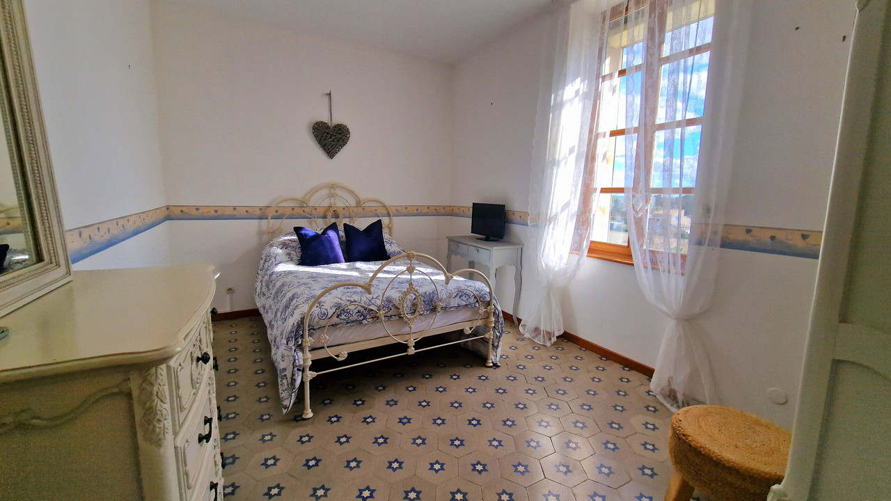 Fabulous Elegant Character 5 bedroom property with a stunning pool area in a popular Minervois Vill - 2