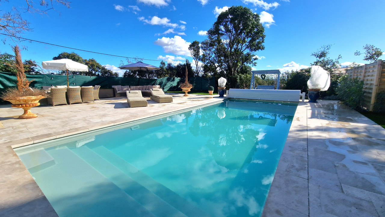 Fabulous Elegant Character 5 bedroom property with a stunning pool area in a popular Minervois Vill - 3