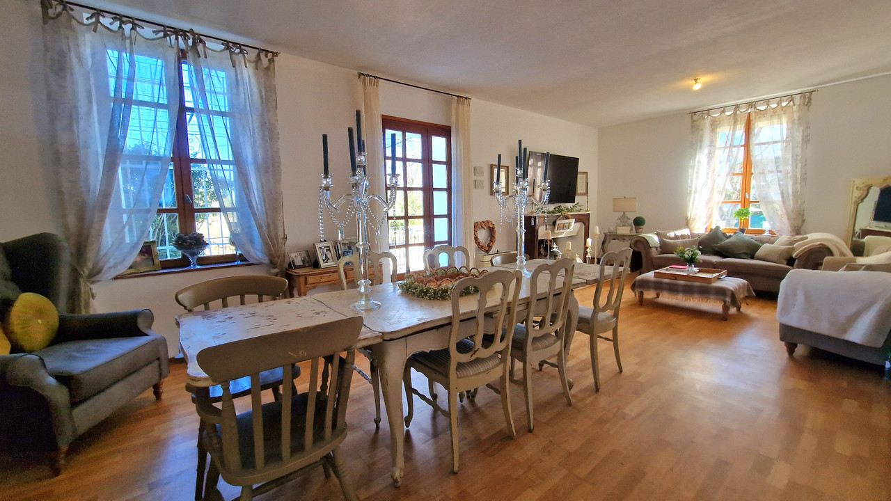 Fabulous Elegant Character 5 bedroom property with a stunning pool area in a popular Minervois Vill - 4