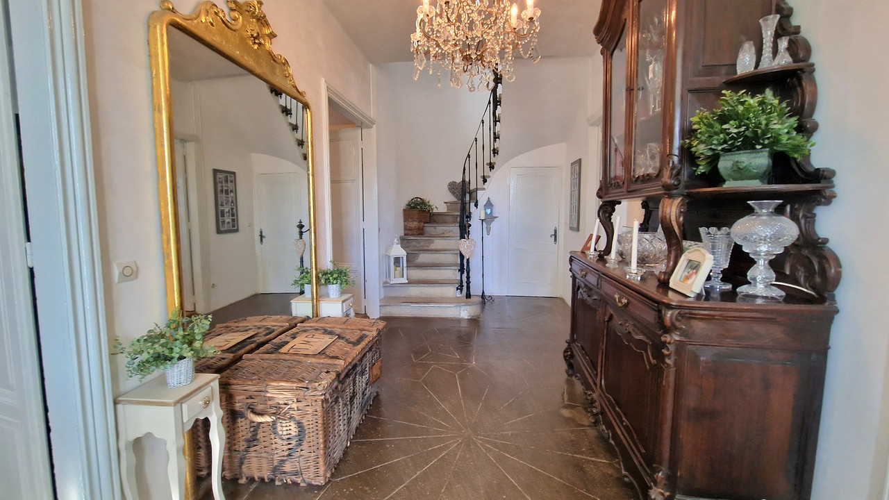 Fabulous Elegant Character 5 bedroom property with a stunning pool area in a popular Minervois Vill - 5