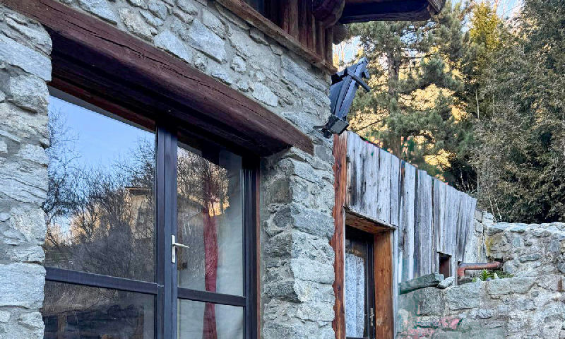 Incredible chalet in the village of Peisey, 5 apartments, huge potential, minutes from the lift - 3