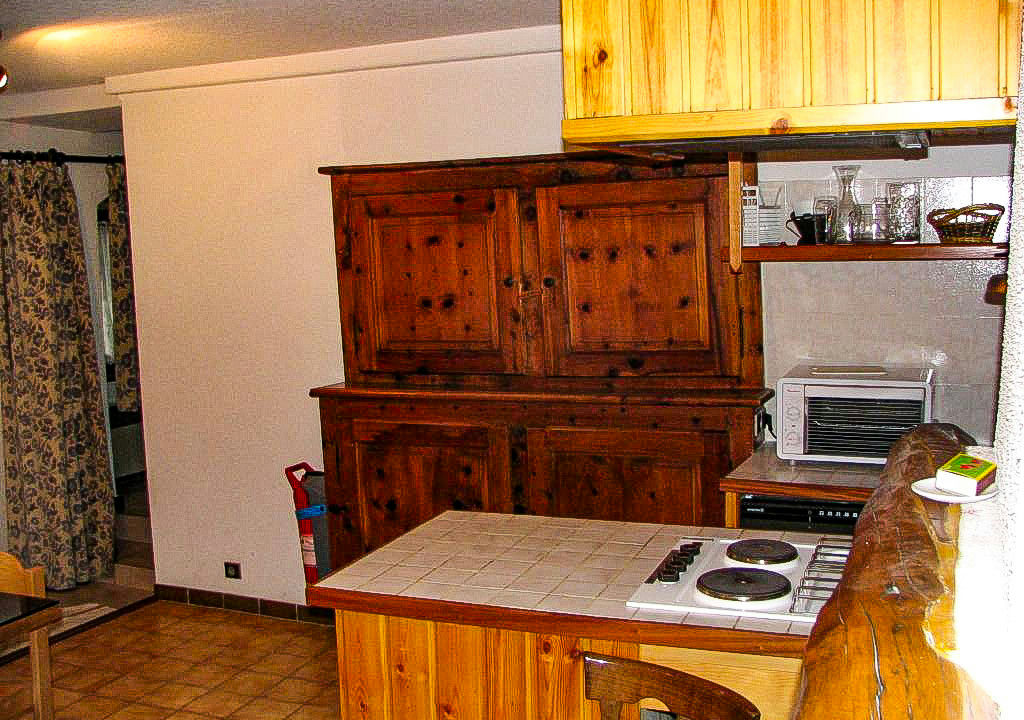 Incredible chalet in the village of Peisey, 5 apartments, huge potential, minutes from the lift - 8