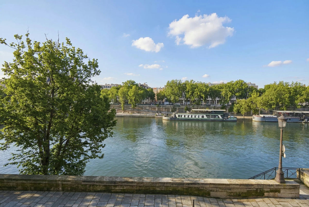 Quai de Bourbon, a magnificent reception apartment overlooking the Seine - 2