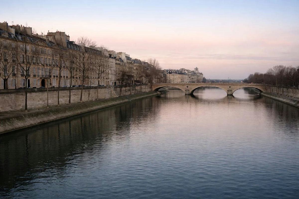 Quai de Bourbon, a magnificent reception apartment overlooking the Seine - 6