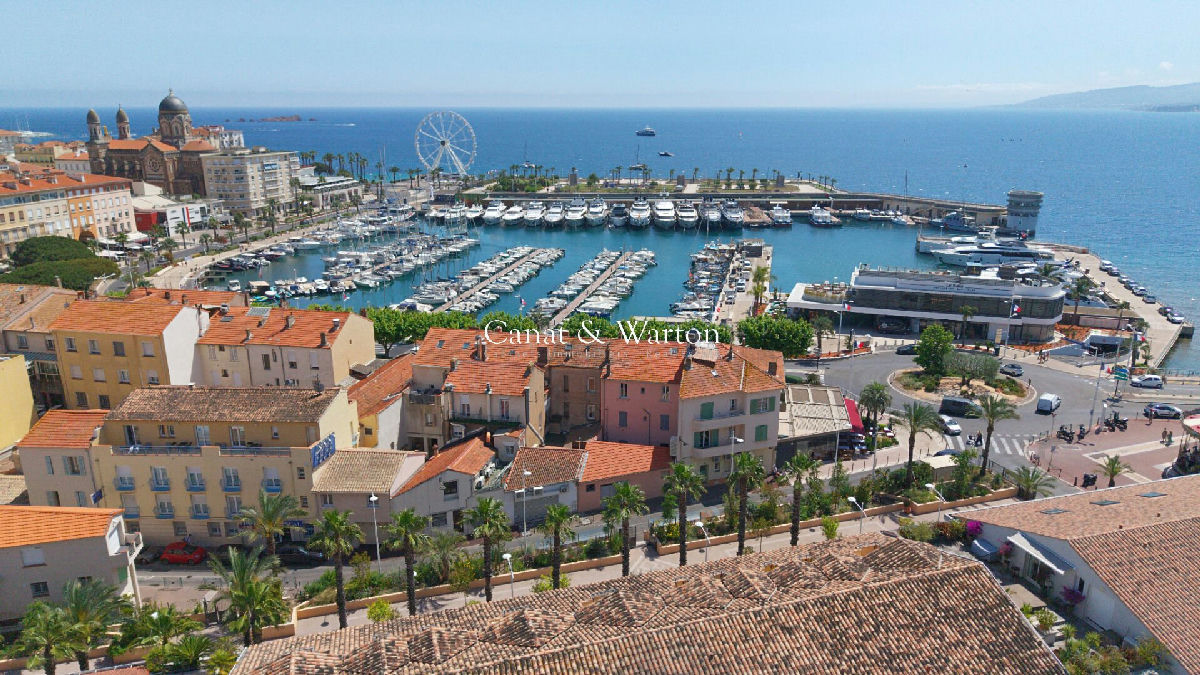 City center: 4-room apartment, 121.02 m2, garage and parking - 2
