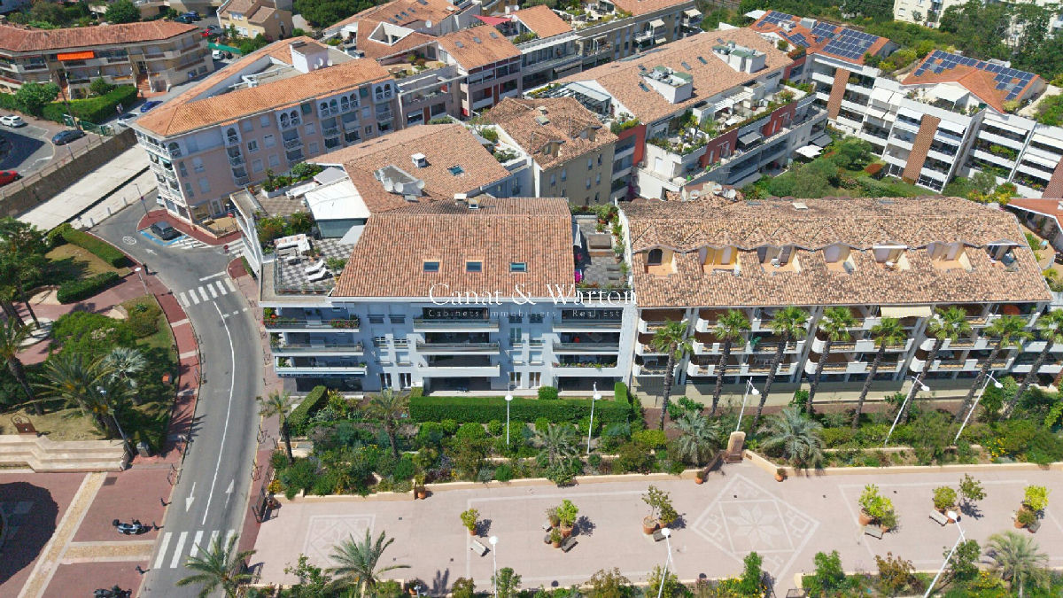 City center: 4-room apartment, 121.02 m2, garage and parking - 3