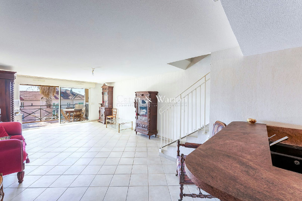 City center: 4-room apartment, 121.02 m2, garage and parking - 5