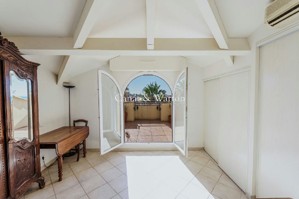 City center: 4-room apartment, 121.02 m2, garage and parking - 7
