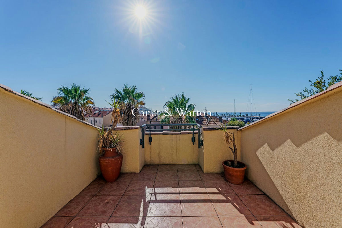 City center: 4-room apartment, 121.02 m2, garage and parking - 8