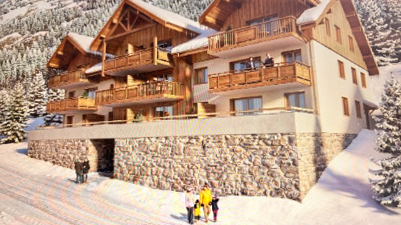 OFF-PLAN 3 BEDROOM DUPLEX APARTMENT FOR SALE IN OZ EN OISANS WITH PRIVATE PARKING AND SKI LOCKER