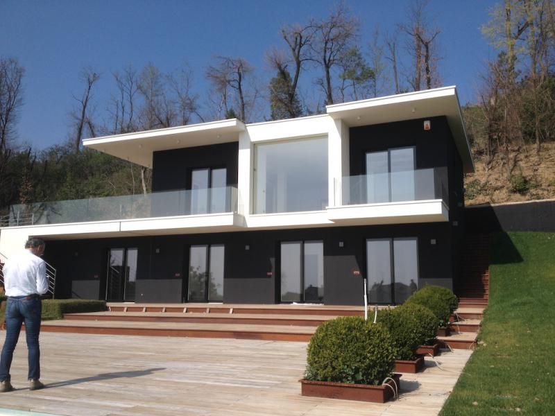 Luxury high-end technology villa with stunning views of Garda Lake