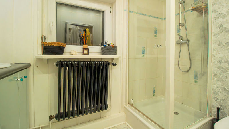 Detached & renovated house with a barn & planning permission for 100m², garden. Courchevel, 3 Vallée - 5