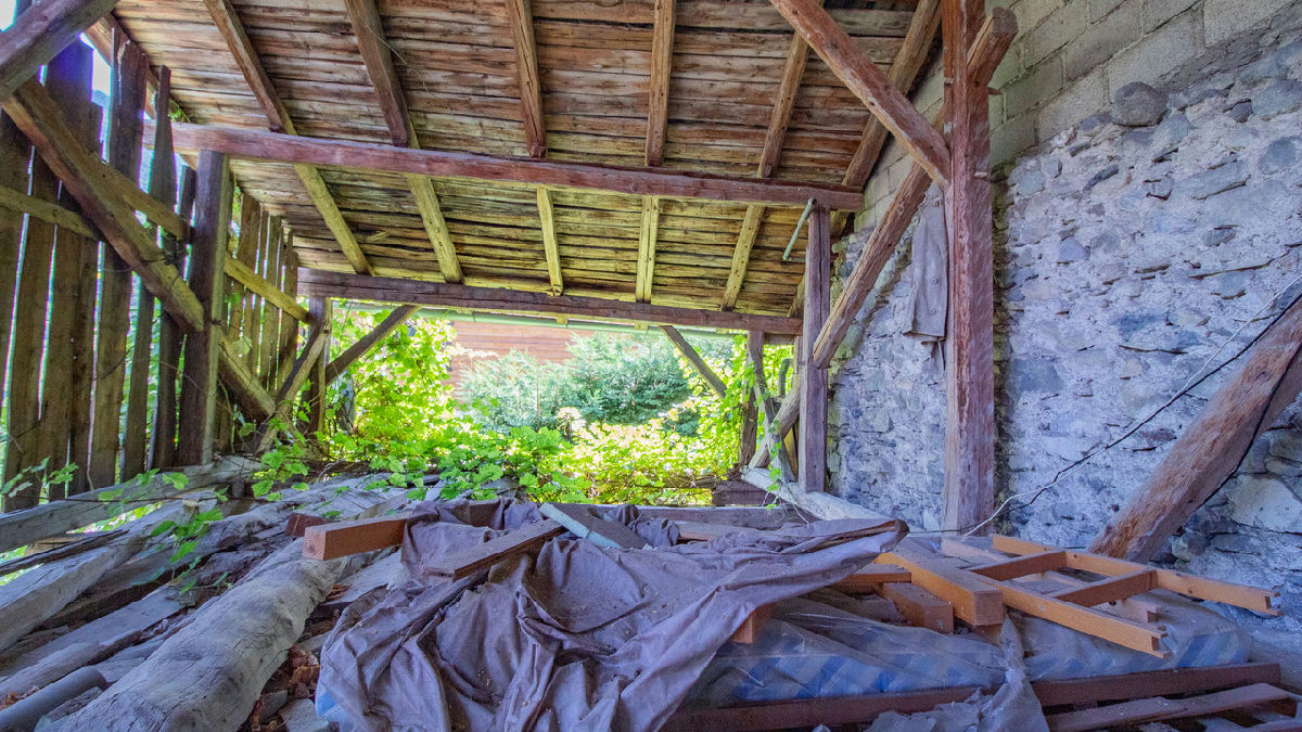Detached & renovated house with a barn & planning permission for 100m², garden. Courchevel, 3 Vallée - 8