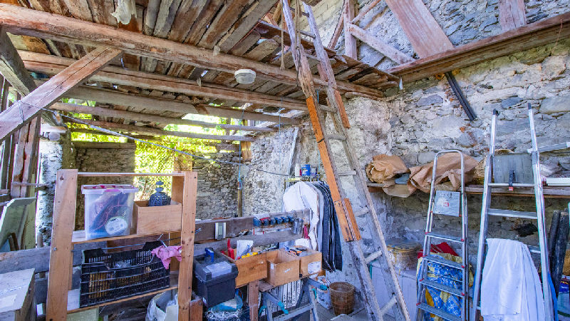 Detached & renovated house with a barn & planning permission for 100m², garden. Courchevel, 3 Vallée - 9