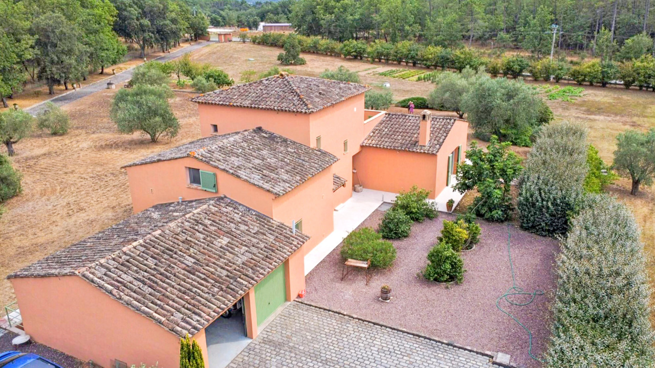 Superbe home, 1,5 ac. magnificent property with a natural pool, ponds and panoramic vues - 4