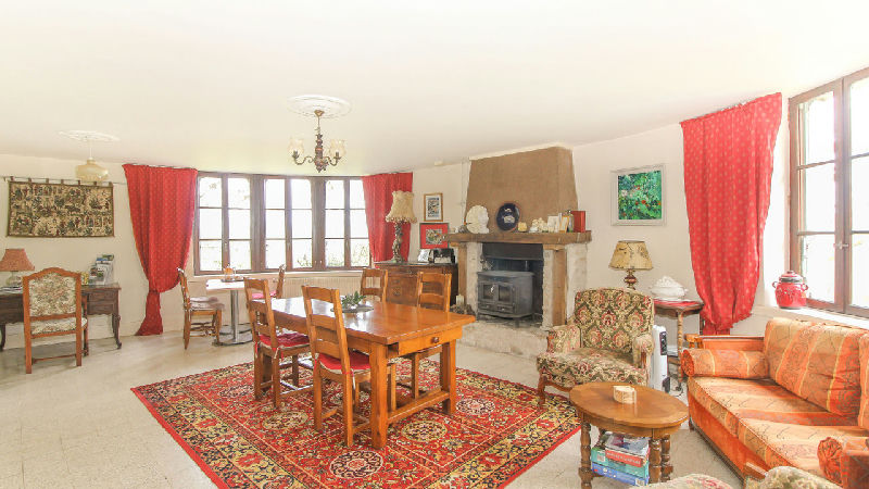 Beautifully maintained 19th Century château in stunning location with in-ground pool and 2 independent gites - 2