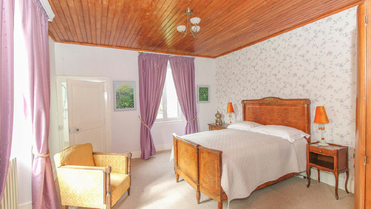 Beautifully maintained 19th Century château in stunning location with in-ground pool and 2 independent gites - 8