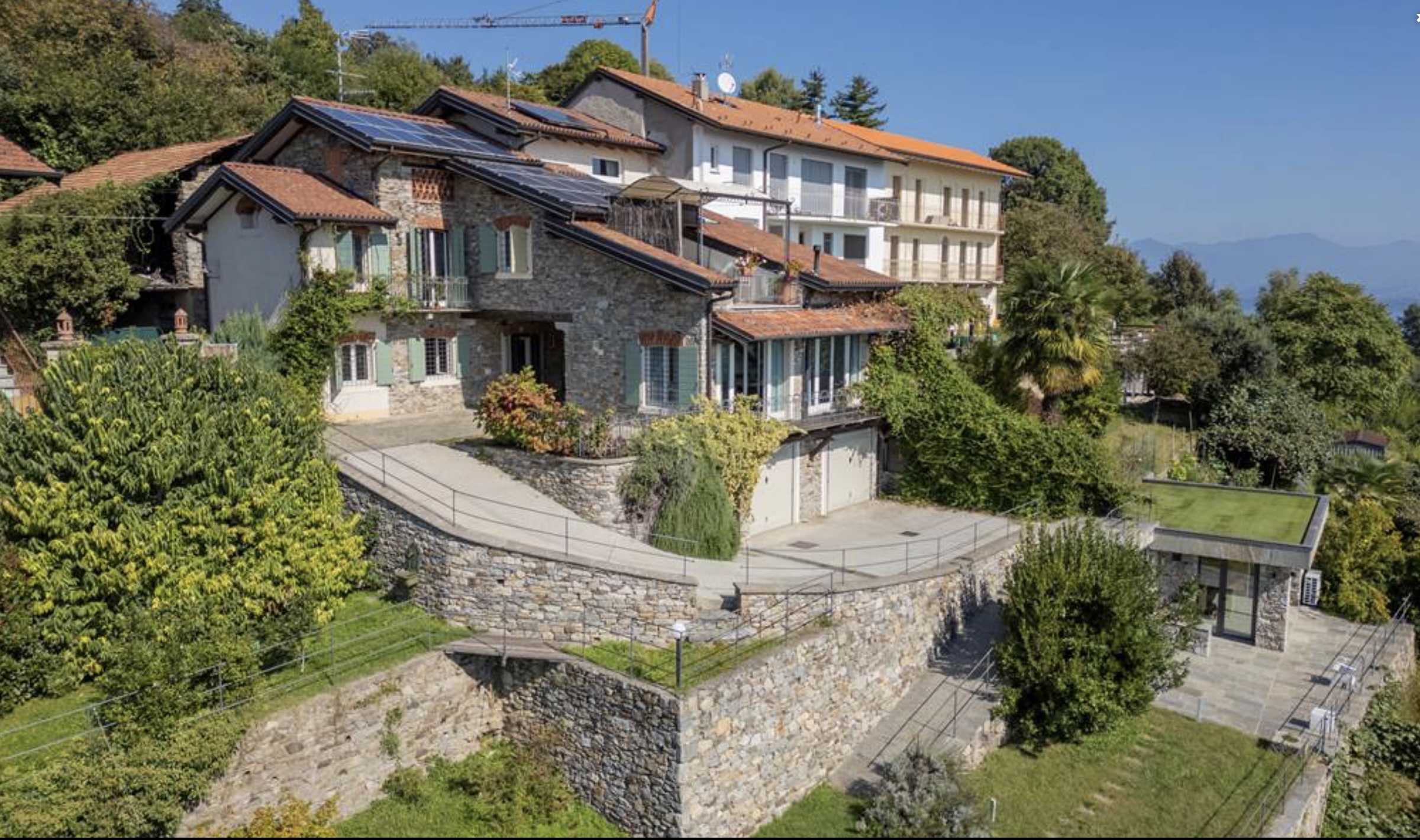 Stone villa with large garden and beautiful lake view - 2