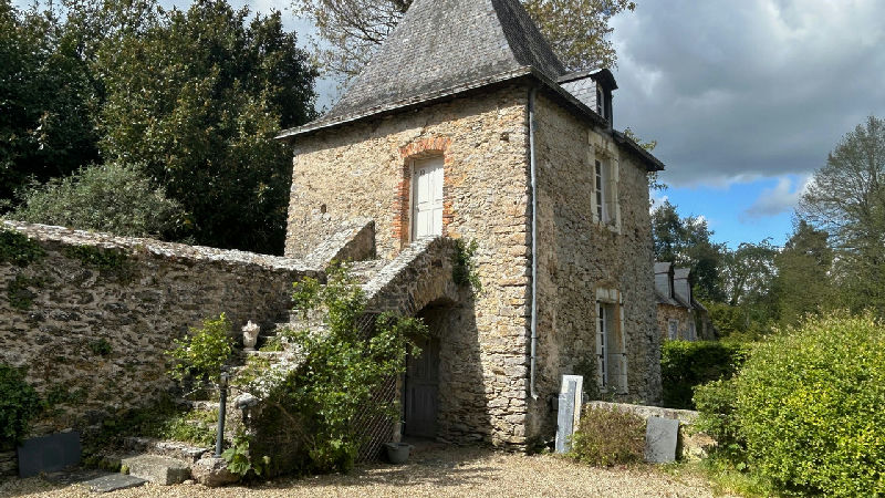 A rare chance to own a historic 15th-Century listed manoir surrounded by woodland in the heart of La - 5