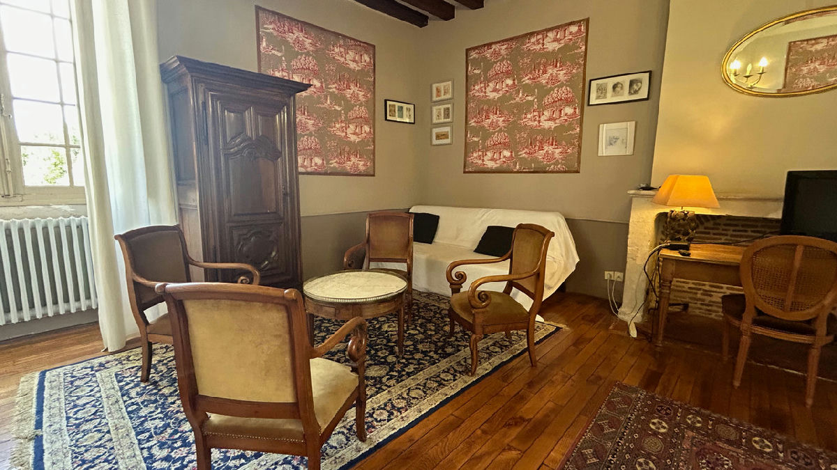 A rare chance to own a historic 15th-Century listed manoir surrounded by woodland in the heart of La - 9
