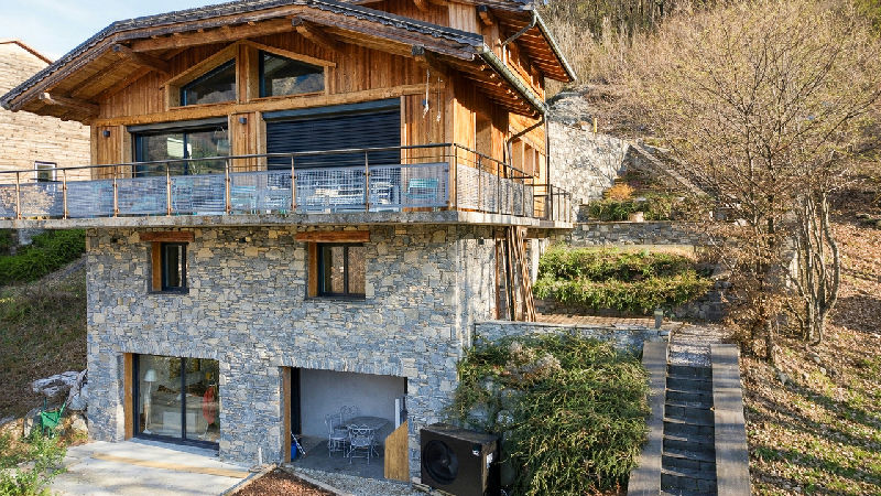 Modern 4 bedroom house plus 2 bedroom apartment in a Courchevel village near the lifts of Brides les - 2