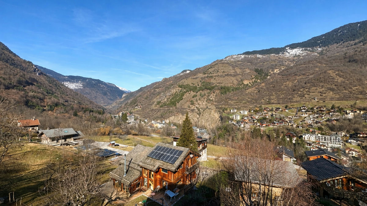 Modern 4 bedroom house plus 2 bedroom apartment in a Courchevel village near the lifts of Brides les - 3