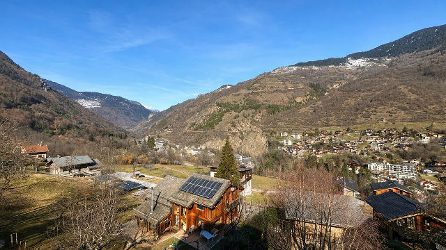Modern 4 bedroom house plus 2 bedroom apartment in a Courchevel village near the lifts of Brides les - 3