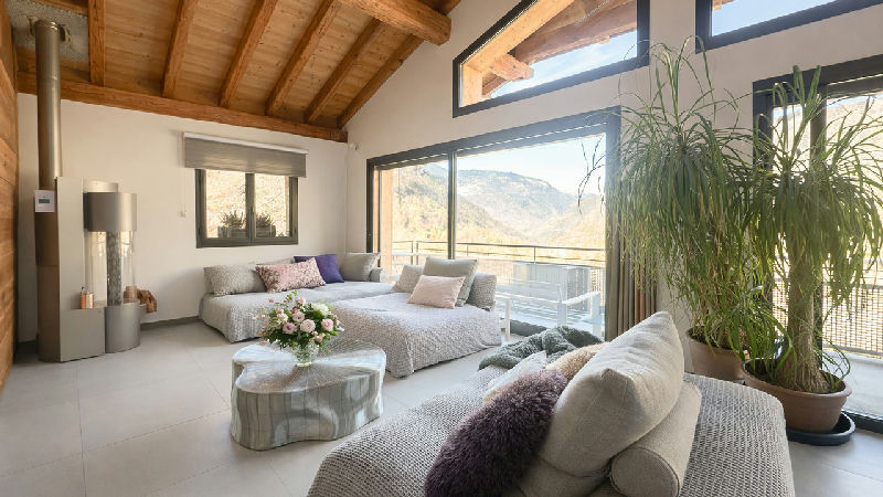 Modern 4 bedroom house plus 2 bedroom apartment in a Courchevel village near the lifts of Brides les - 4