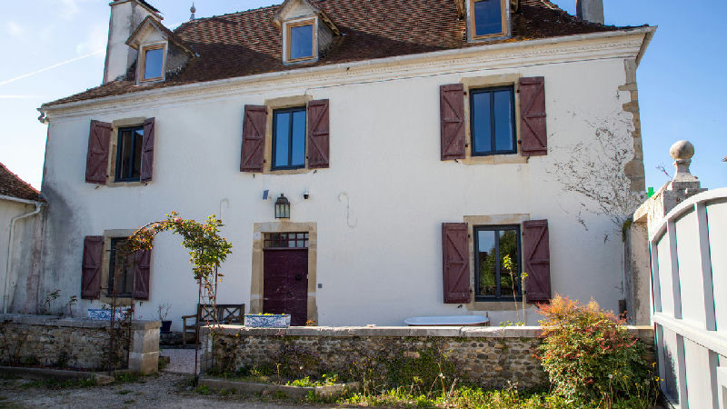 Exceptional 18th-Century Estate – Charming Guest House on the Camino de Santiago with Pyrenees Views