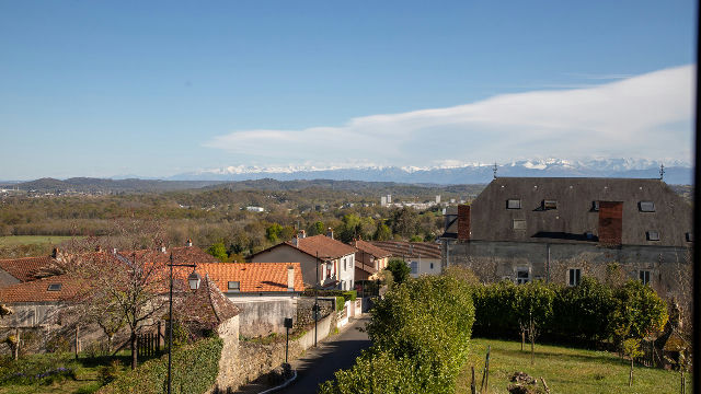 Exceptional 18th-Century Estate – Charming Guest House on the Camino de Santiago with Pyrenees Views - 2
