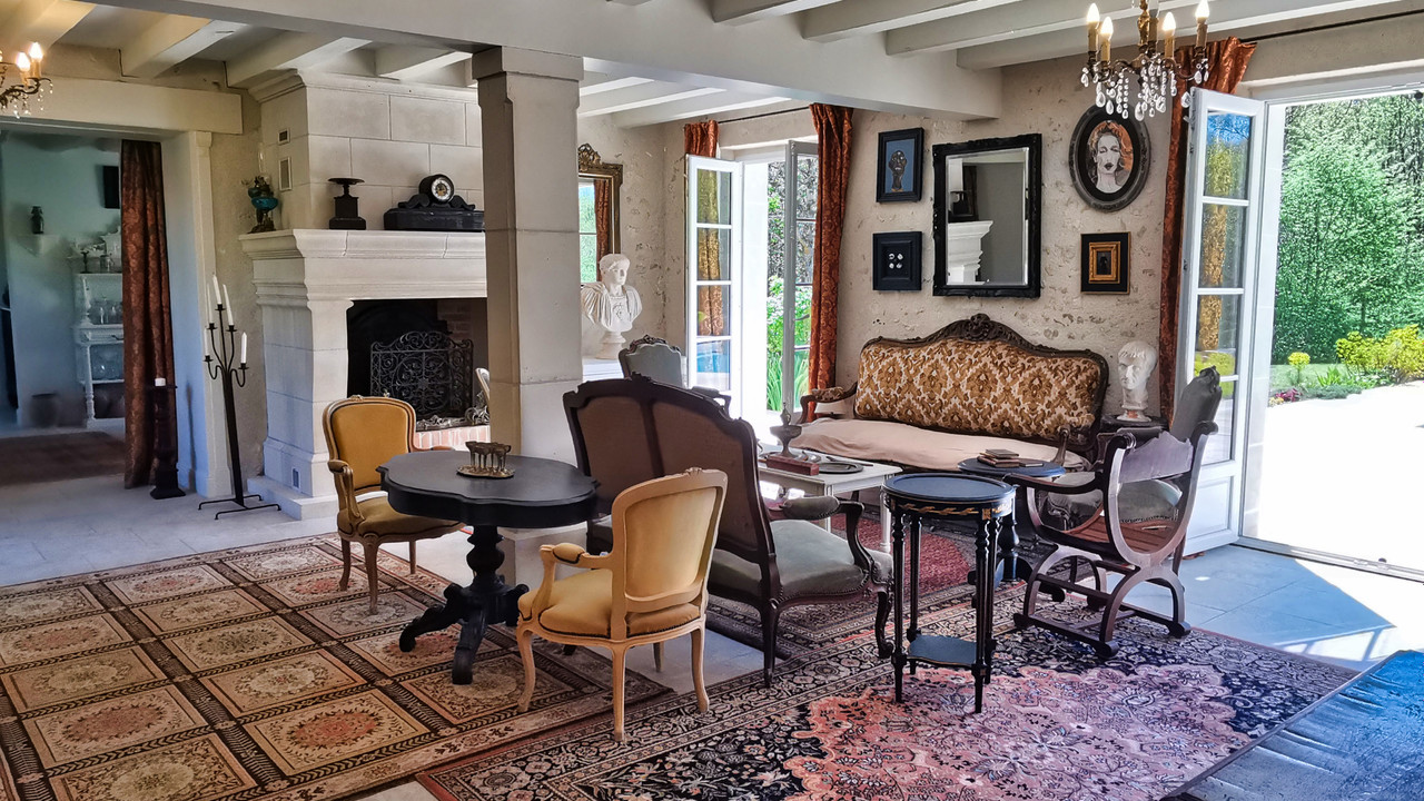 Elegant Renovated Country Home with 6-beds and swimming pool - 4
