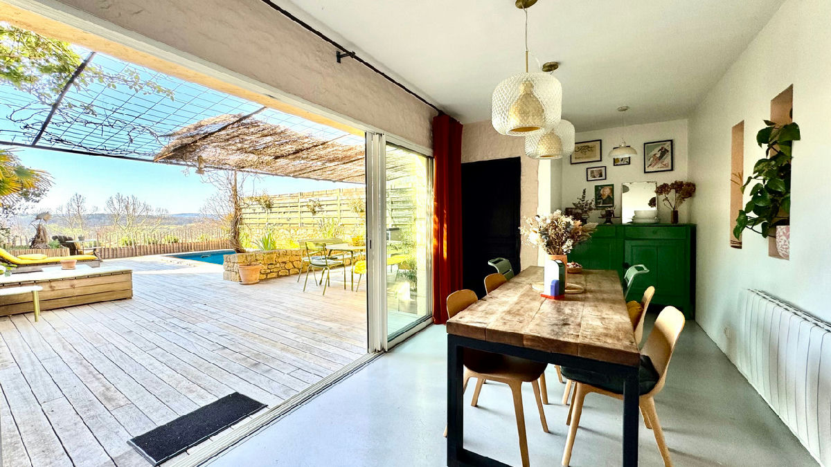 Turnkey Character Home – 4 En-Suite Bedrooms: Stone, Panoramic Views & Pool! - 2