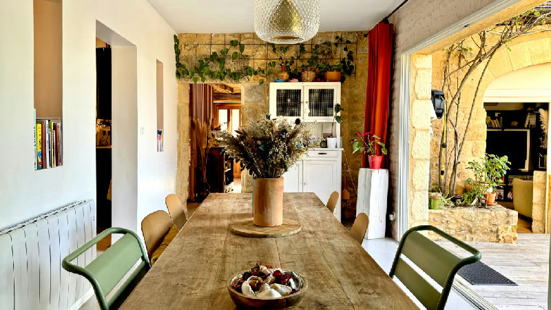 Turnkey Character Home – 4 En-Suite Bedrooms: Stone, Panoramic Views & Pool! - 4