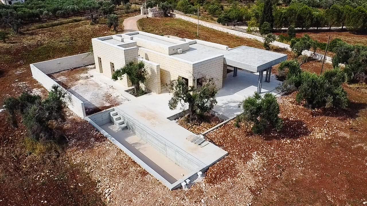 Villa with swimming pool in shell state in the countryside of Ostuni