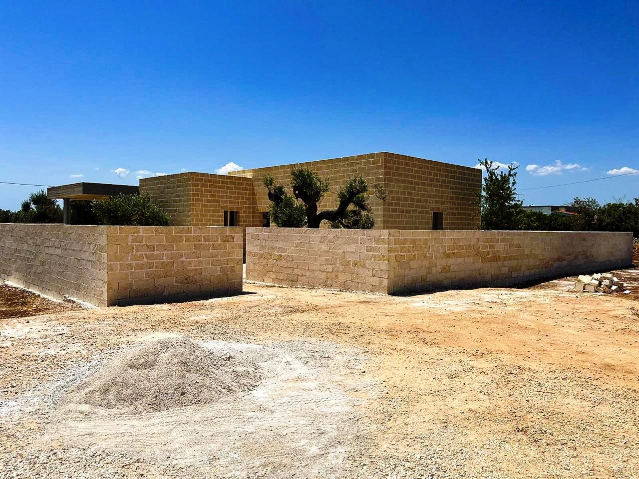 Villa with swimming pool in shell state in the countryside of Ostuni - 4