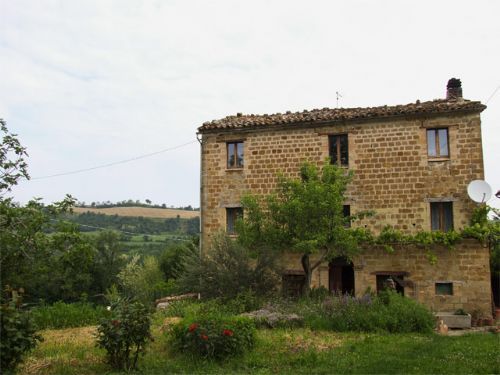 Charming and typical Marchigiani Farmhouse