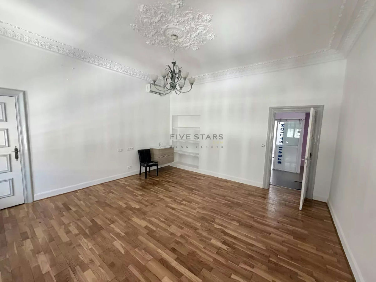 Nice City Centre – Avenue Jean Médecin Rare Opportunity – Prime Commercial/Professional Property - 1