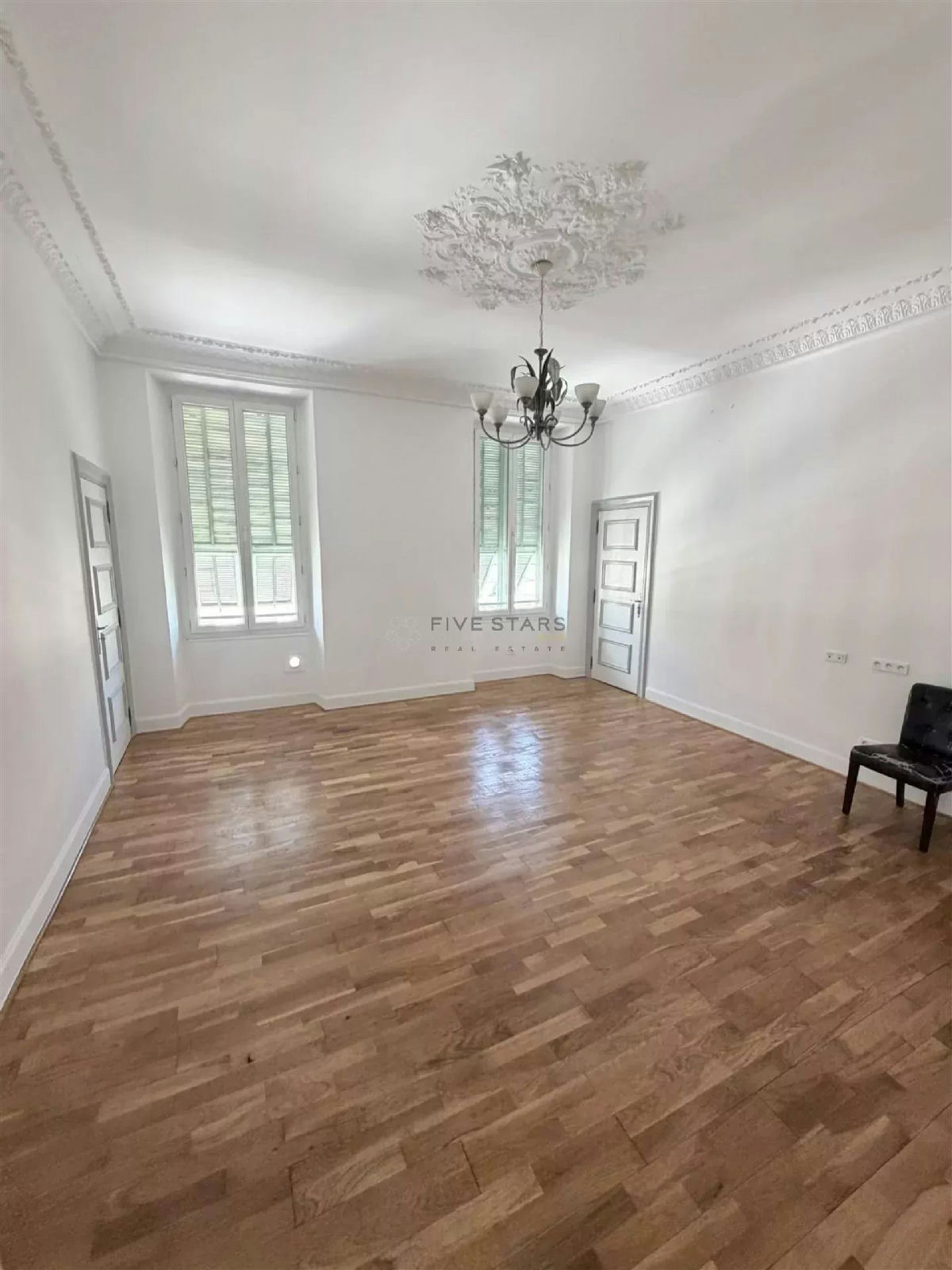 Nice City Centre – Avenue Jean Médecin Rare Opportunity – Prime Commercial/Professional Property - 2