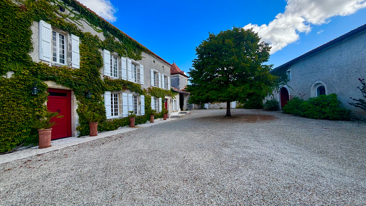 18th-century mansion 15 minutes from Angoulême