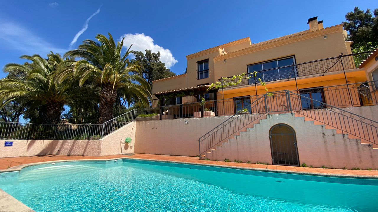 Unique 5-bedroom villa with swimming pool, sensational views and open-air theatre!