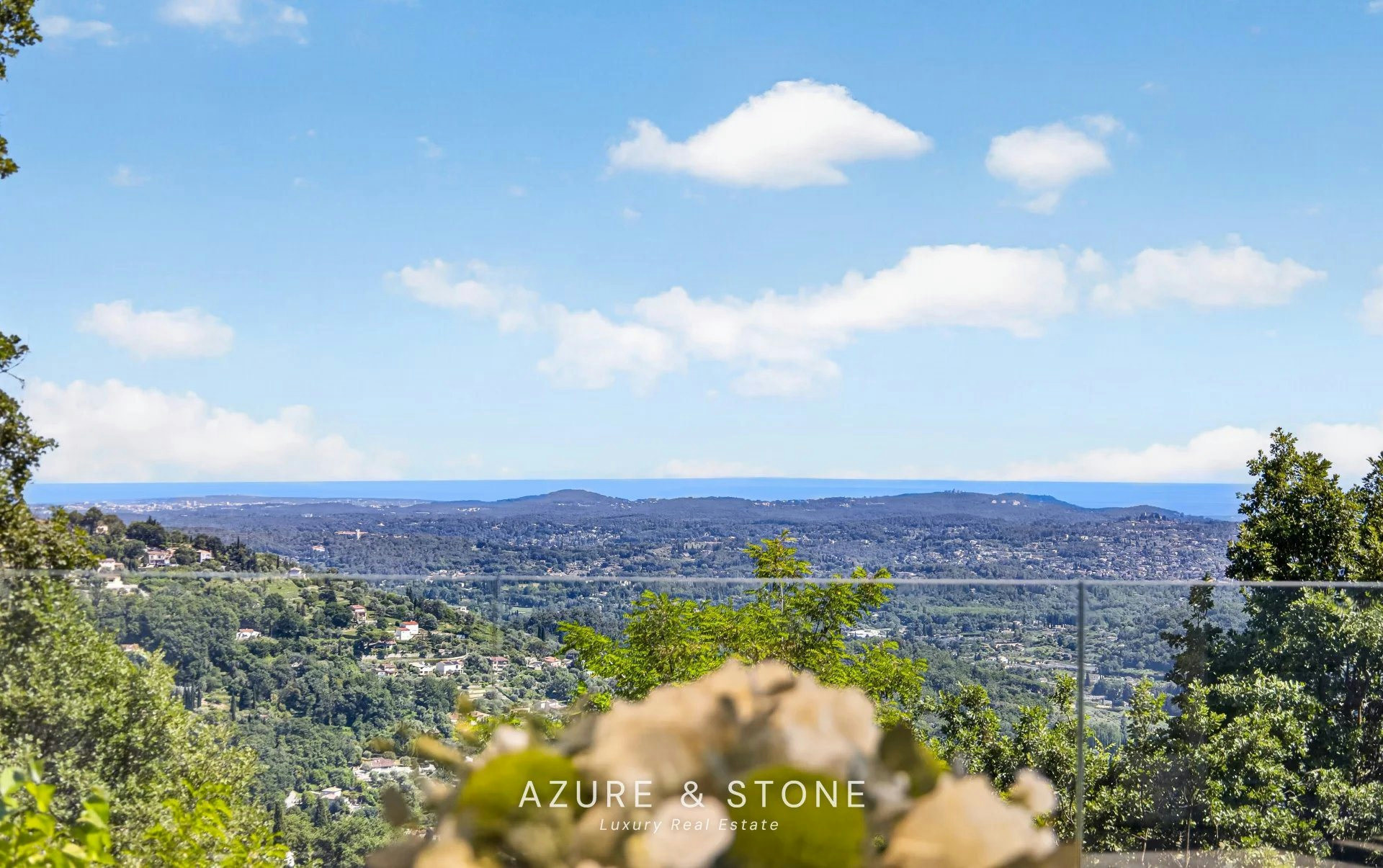 Magagnosc — Contemporary purity and panoramic sea view