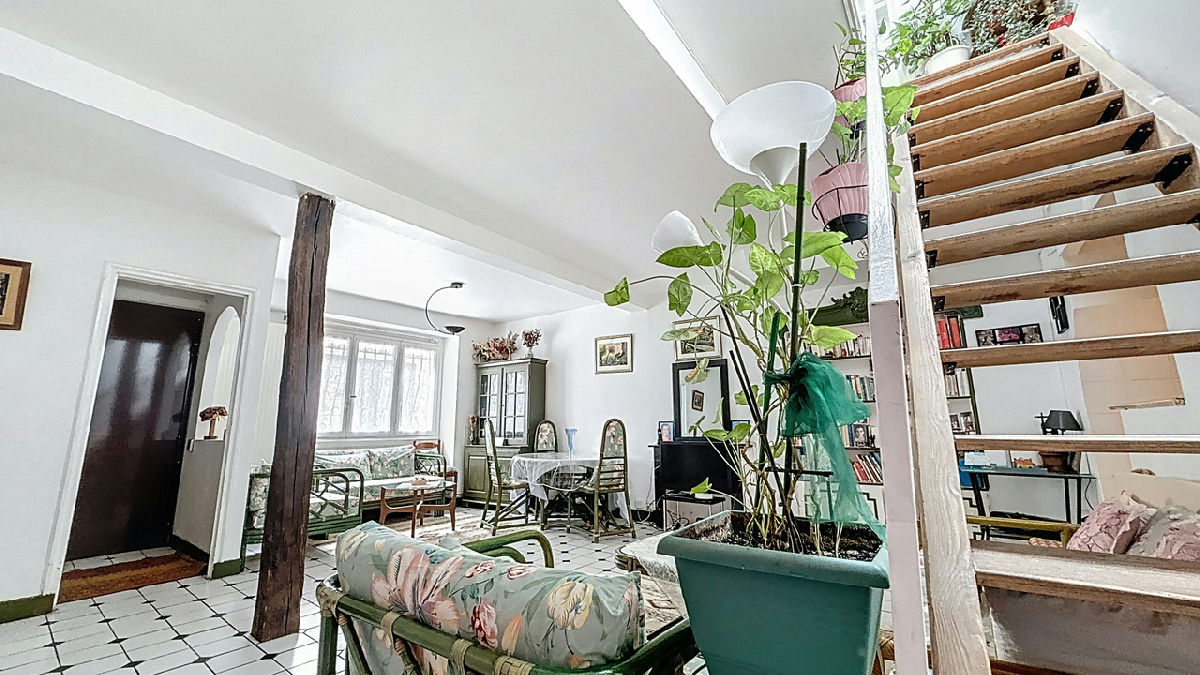 PARIS 10th – Marché Saint-Quentin – Artist’s Duplex / House on Pedestrian Street – Calm and Characte - 1