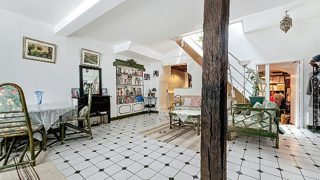 PARIS 10th – Marché Saint-Quentin – Artist’s Duplex / House on Pedestrian Street – Calm and Characte - 3