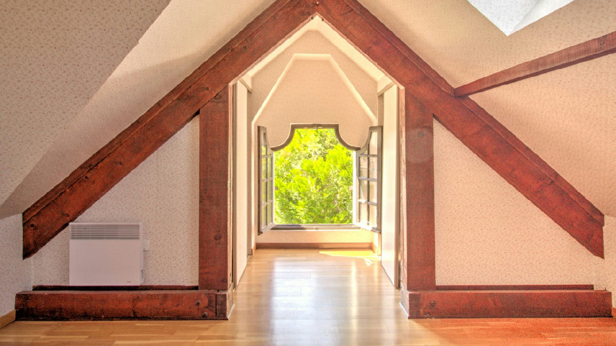 Delightful Villa, Unique Style with Pool, 7 Bedrooms, Quiet Residential Location - 10