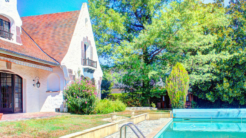 Delightful Villa, Unique Style with Pool, 7 Bedrooms, Quiet Residential Location - 2